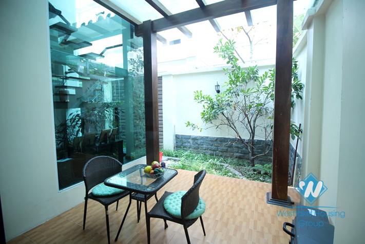 Spacious house with open living room and nice bathrooms to rent in Ciputra